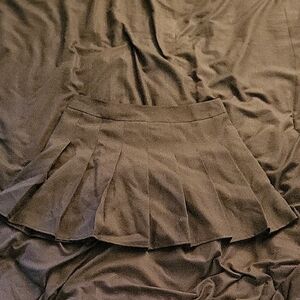 Stylish Black Pleated Skirt